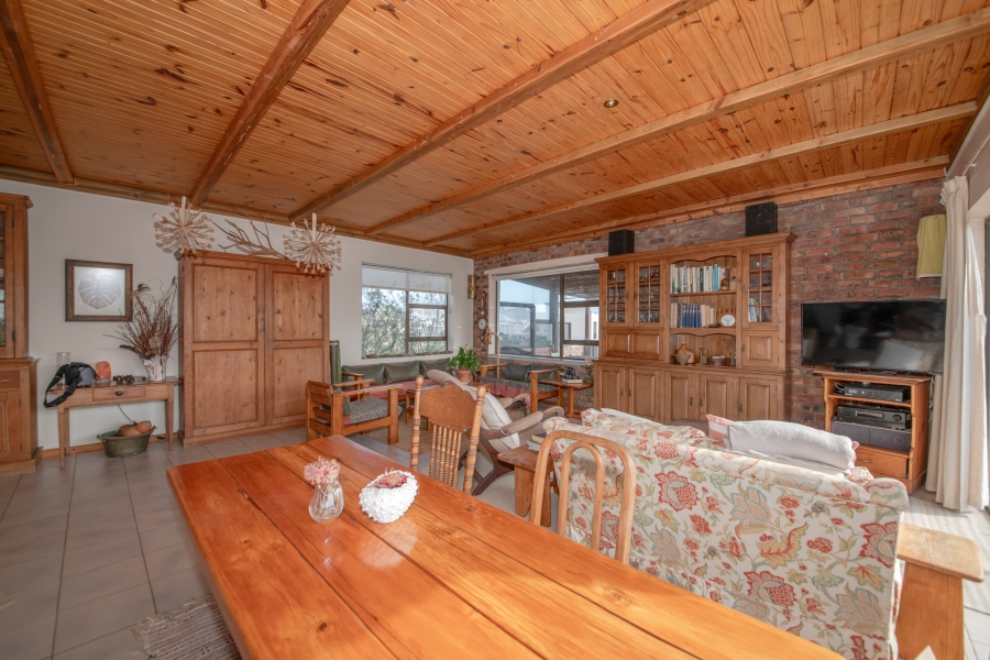 6 Bedroom Property for Sale in Pringle Bay Western Cape